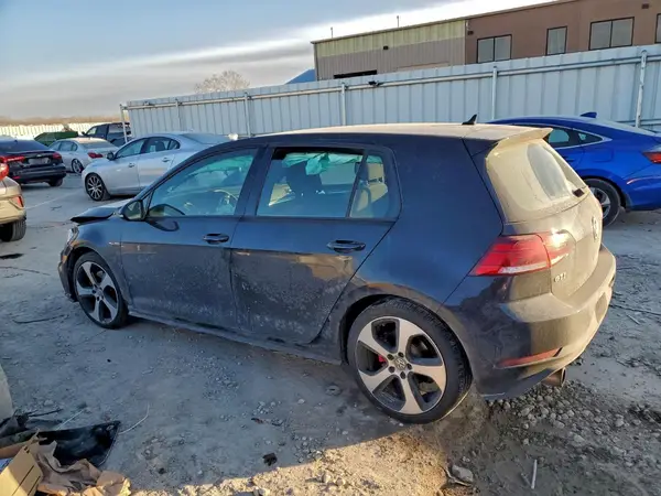 3VW547AU3JM286426 2018 VOLKSWAGEN GTI - Image 2