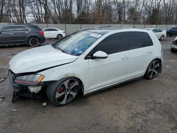 3VW547AU4HM011657 2017 VOLKSWAGEN GTI - Image 1