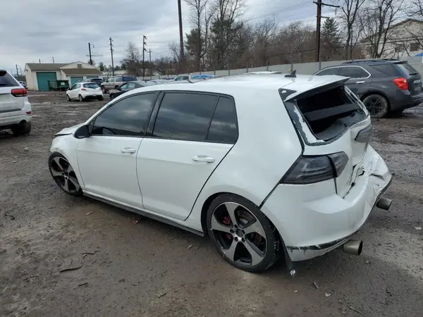3VW547AU4HM011657 2017 VOLKSWAGEN GTI - Image 2
