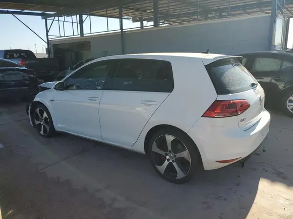 3VW547AU4HM073477 2017 VOLKSWAGEN GTI - Image 2