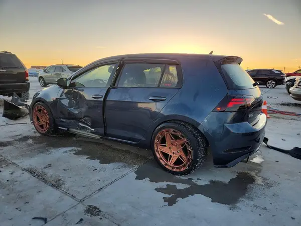 3VW547AU4JM254830 2018 VOLKSWAGEN GTI - Image 2