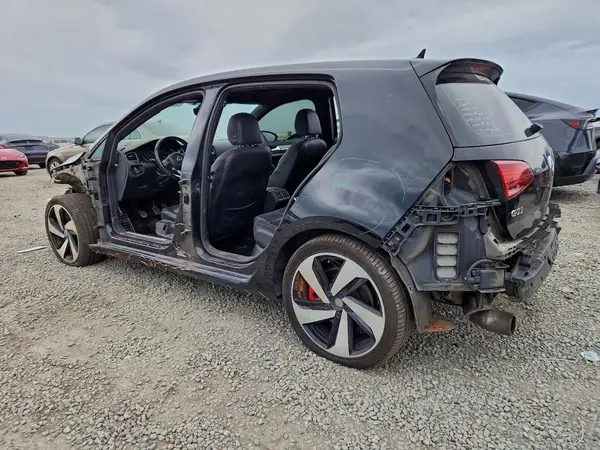 3VW547AU4JM290632 2018 VOLKSWAGEN GTI - Image 2