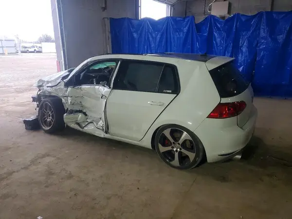 3VW547AU5GM015716 2016 VOLKSWAGEN GTI - Image 2