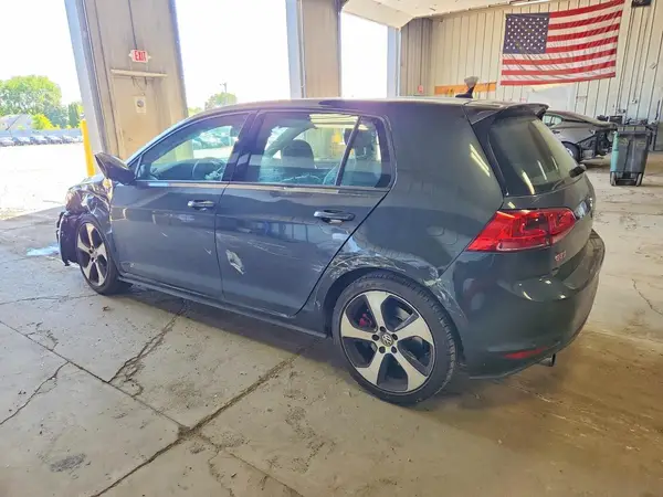 3VW547AU5HM032999 2017 VOLKSWAGEN GTI - Image 2