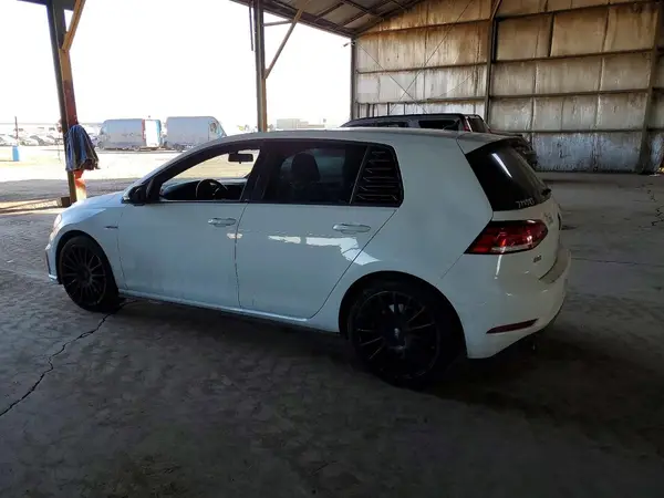 3VW547AU5JM265383 2018 VOLKSWAGEN GTI - Image 2