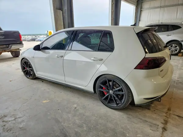 3VW547AU6GM051043 2016 VOLKSWAGEN GTI - Image 2