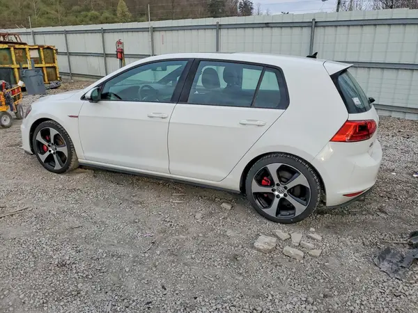 3VW547AU6GM054959 2016 VOLKSWAGEN GTI - Image 2
