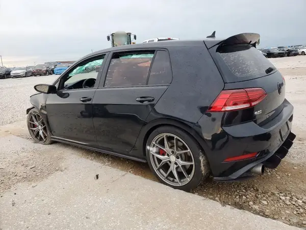 3VW547AU6JM285397 2018 VOLKSWAGEN GTI - Image 2