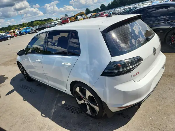 3VW547AU7HM009630 2017 VOLKSWAGEN GTI - Image 2