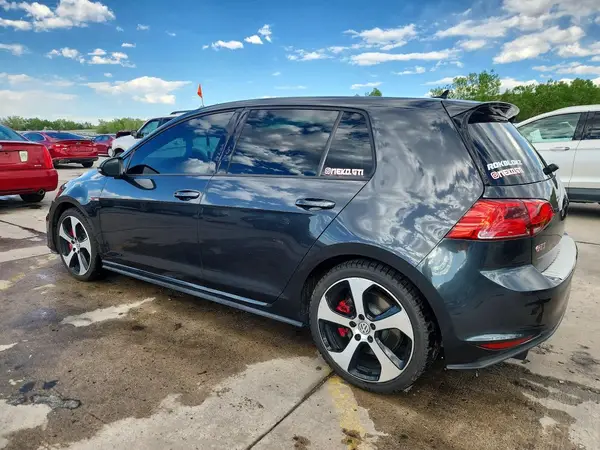 3VW547AU7HM026010 2017 VOLKSWAGEN GTI - Image 2