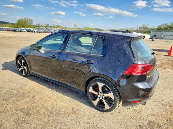 3VW547AU7HM033569 2017 VOLKSWAGEN GTI - Image 2