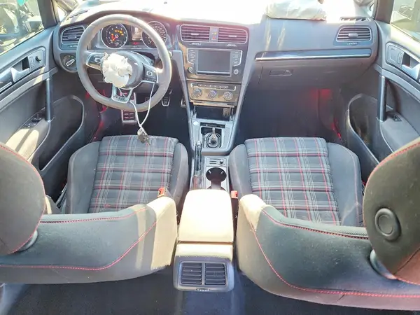 3VW547AU7HM065423 2017 VOLKSWAGEN GTI - Image 8