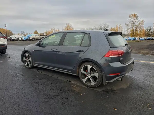 3VW547AU7JM265109 2018 VOLKSWAGEN GTI - Image 2