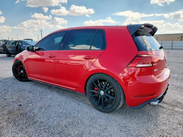 3VW547AU7JM266678 2018 VOLKSWAGEN GTI - Image 2
