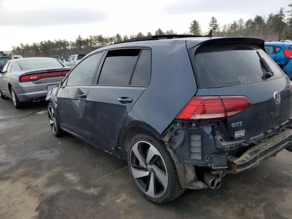 3VW547AU7JM290978 2018 VOLKSWAGEN GTI - Image 2