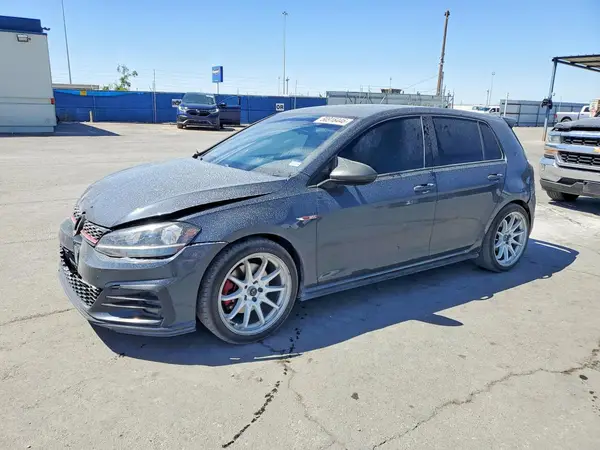 3VW547AU7JM295999 2018 VOLKSWAGEN GTI - Image 1