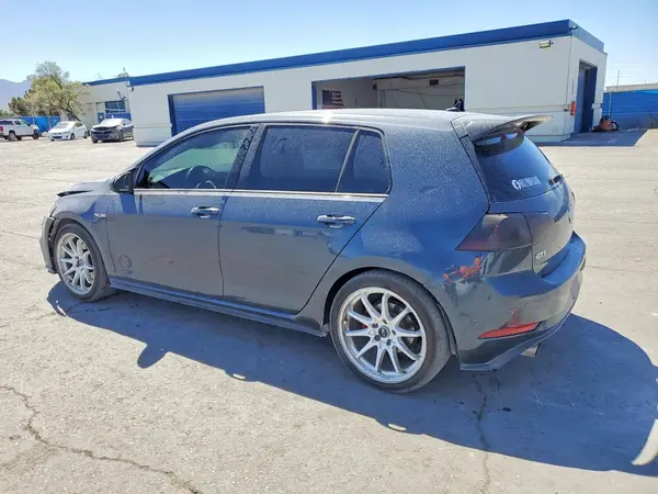 3VW547AU7JM295999 2018 VOLKSWAGEN GTI - Image 2