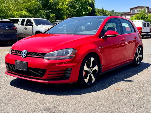 3VW547AU8HM004968 2017 VOLKSWAGEN GTI - Image 2