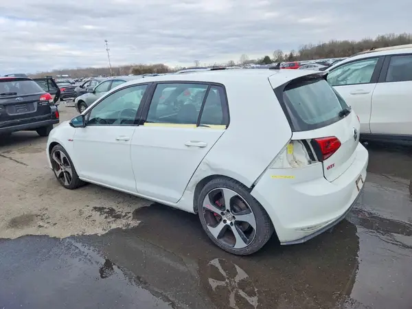 3VW547AU8HM025819 2017 VOLKSWAGEN GTI - Image 2