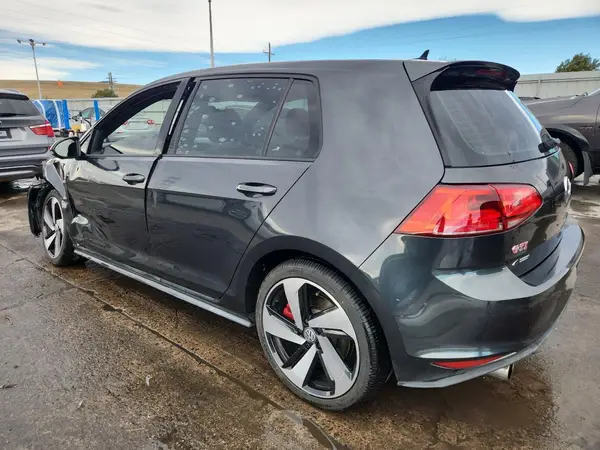3VW547AU8HM042281 2017 VOLKSWAGEN GTI - Image 2