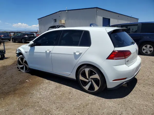 3VW547AU8JM253809 2018 VOLKSWAGEN GTI - Image 2