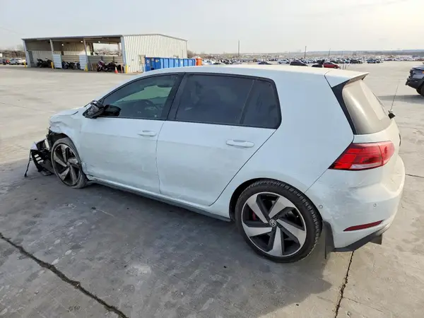 3VW547AU8JM266804 2018 VOLKSWAGEN GTI - Image 2