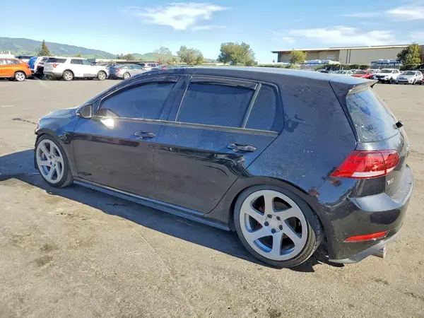 3VW547AU8JM286440 2018 VOLKSWAGEN GTI - Image 2