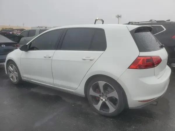 3VW547AU9HM005529 2017 VOLKSWAGEN GTI - Image 2