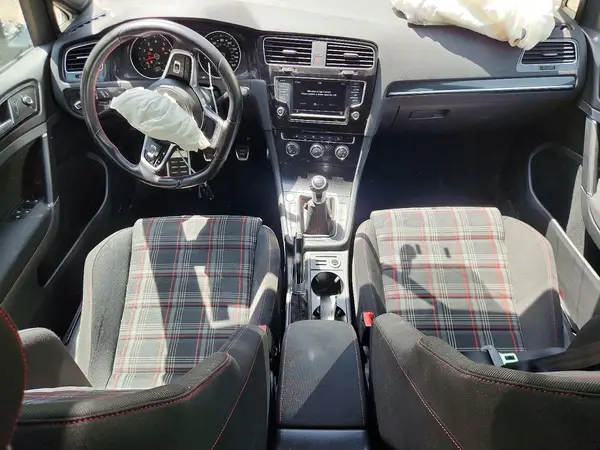 3VW547AU9HM022721 2017 VOLKSWAGEN GTI - Image 8