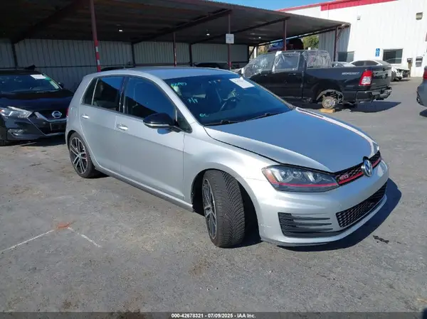 3VW547AU9HM048106 2017 VOLKSWAGEN GTI - Image 1