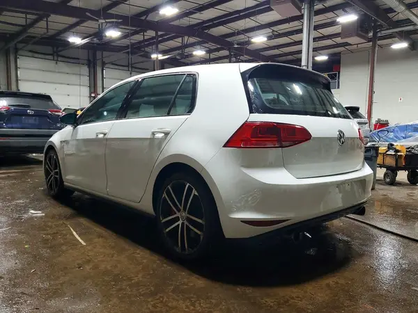 3VW547AU9HM076424 2017 VOLKSWAGEN GTI - Image 2