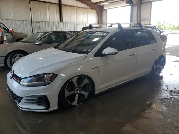 3VW547AU9JM290982 2018 VOLKSWAGEN GTI - Image 1