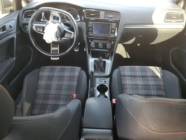3VW547AUXJM270823 2018 VOLKSWAGEN GTI - Image 8
