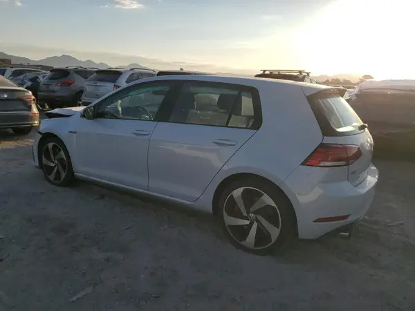 3VW547AUXJM289405 2018 VOLKSWAGEN GTI - Image 2