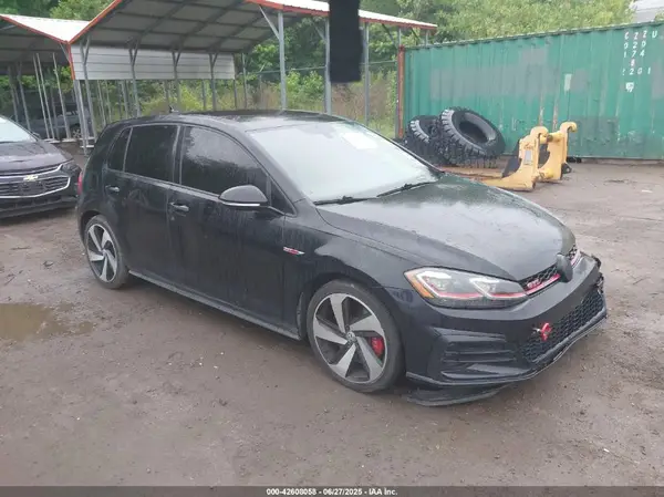 3VW547AUXJM292515 2018 VOLKSWAGEN GTI - Image 1