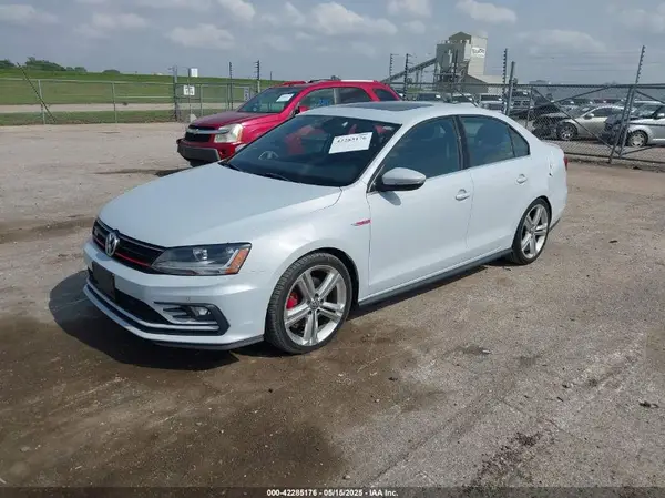 3VW5T7AJ0HM338792 2017 VOLKSWAGEN JETTA - Image 2