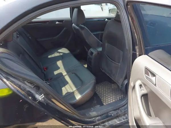 3VW5T7AJ3HM365274 2017 VOLKSWAGEN JETTA - Image 8
