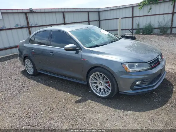 3VW5T7AJ5HM332163 2017 VOLKSWAGEN JETTA - Image 1