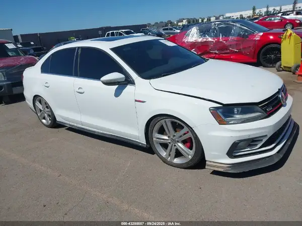 3VW5T7AJ8HM280611 2017 VOLKSWAGEN JETTA - Image 1