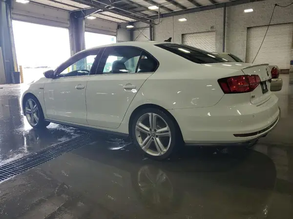 3VW5T7AJ8HM318354 2017 VOLKSWAGEN JETTA - Image 2
