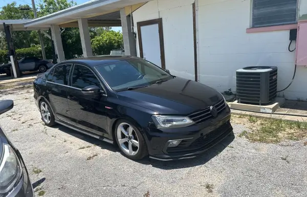 3VW5T7AJ9HM330125 2017 VOLKSWAGEN JETTA - Image 1