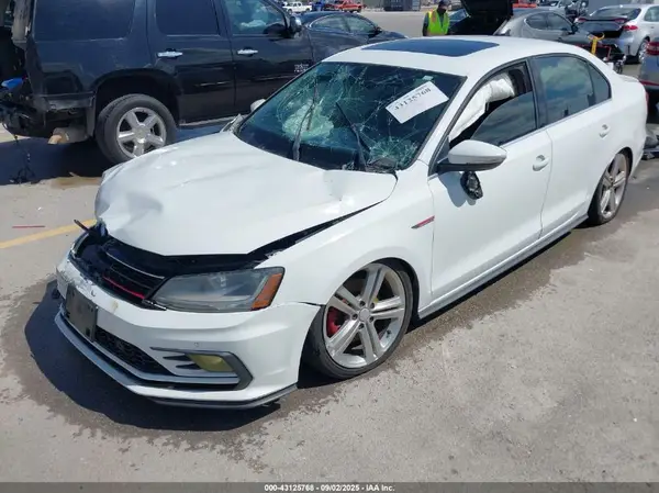 3VW5T7AJXHM261946 2017 VOLKSWAGEN JETTA - Image 2