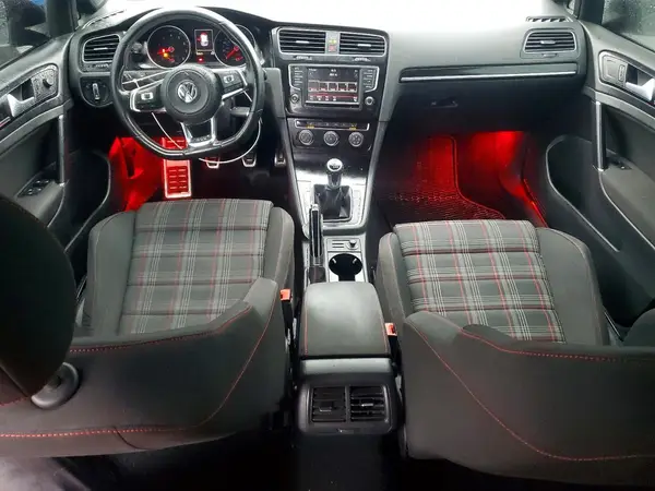 3VW5T7AU0GM070268 2016 VOLKSWAGEN GTI - Image 8