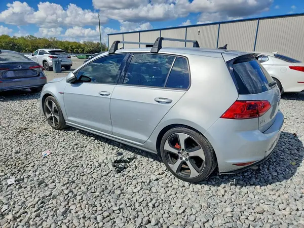 3VW5T7AU0HM060468 2017 VOLKSWAGEN GTI - Image 2