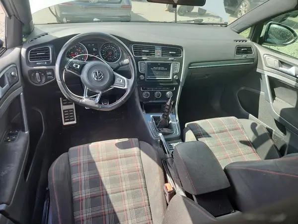 3VW5T7AU0HM060468 2017 VOLKSWAGEN GTI - Image 8