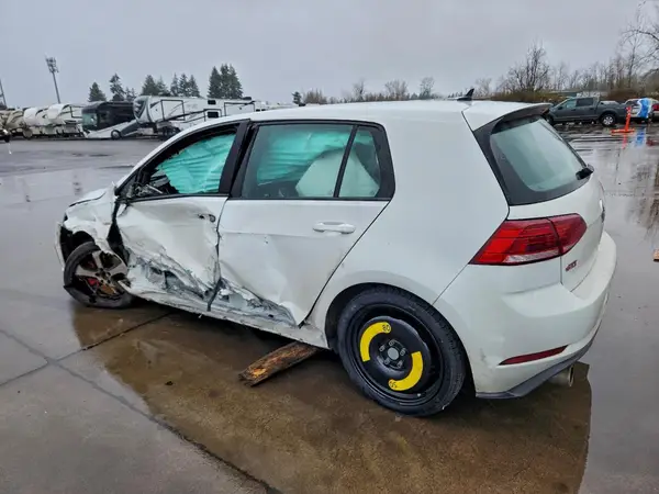 3VW5T7AU0KM021516 2019 VOLKSWAGEN GTI - Image 2