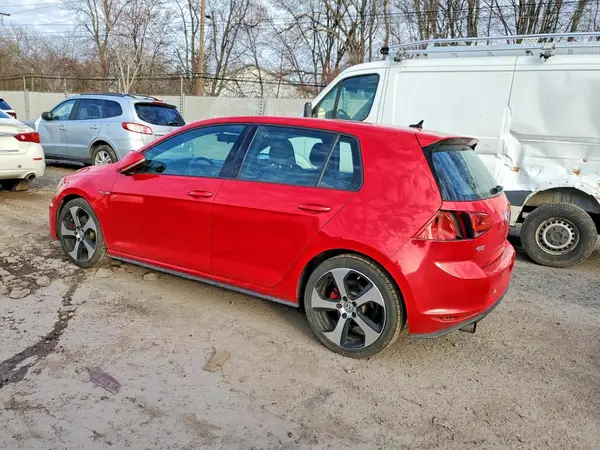 3VW5T7AU1GM069176 2016 VOLKSWAGEN GTI - Image 2