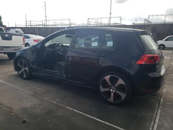 3VW5T7AU1HM063265 2017 VOLKSWAGEN GTI - Image 2