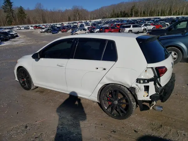 3VW5T7AU1KM006765 2019 VOLKSWAGEN GTI - Image 2