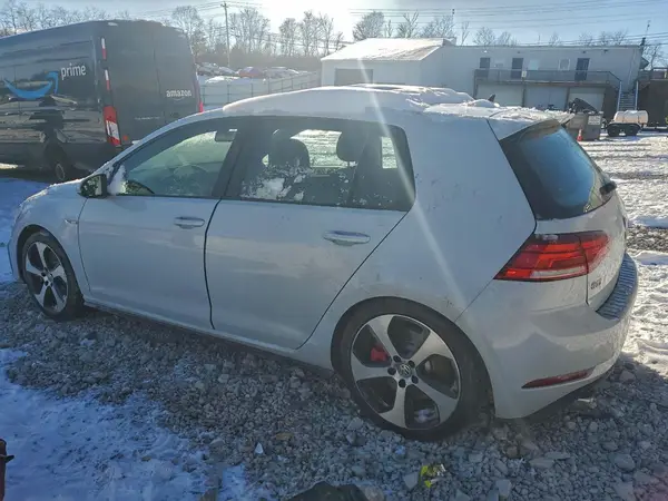 3VW5T7AU2KM011134 2019 VOLKSWAGEN GTI - Image 2